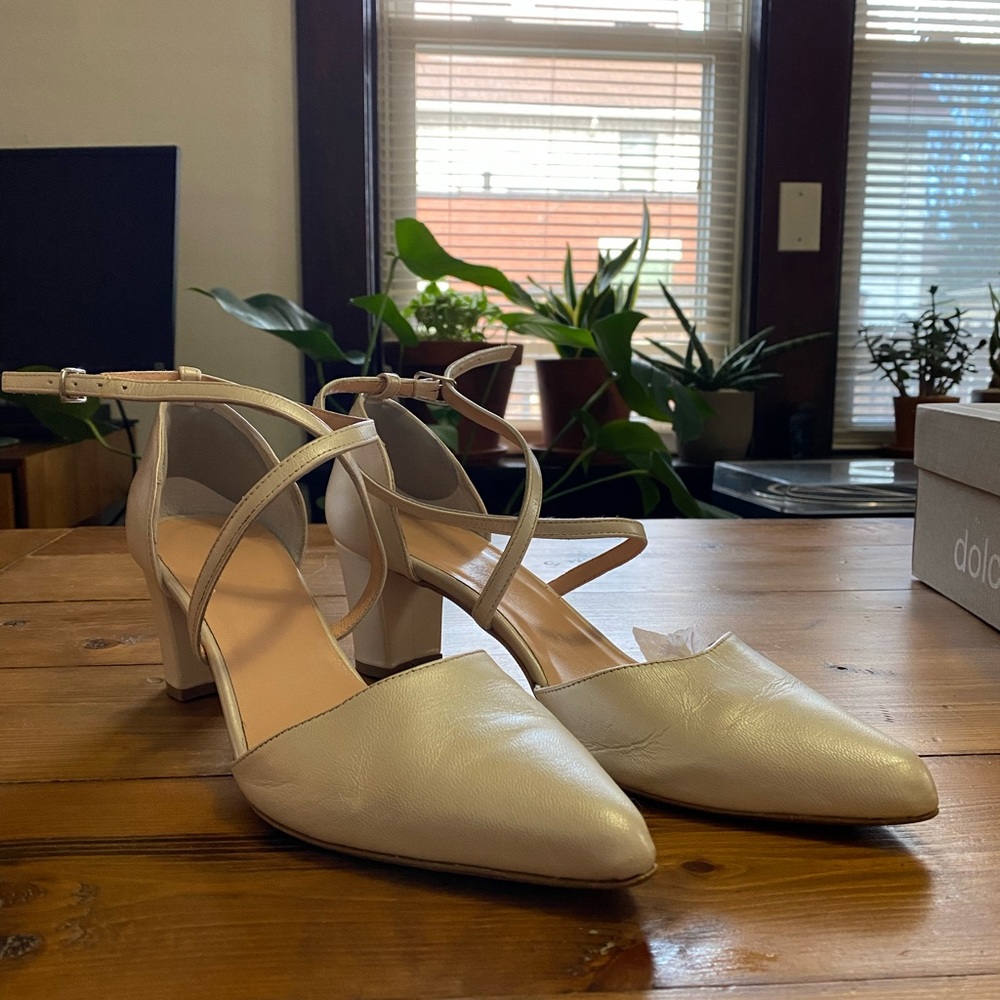 Ivory leather bridal shoes